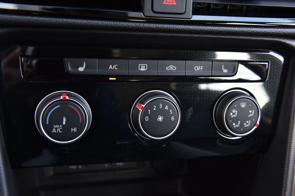 Volkswagen Taos Vehicle Full-screen Gallery Image 14