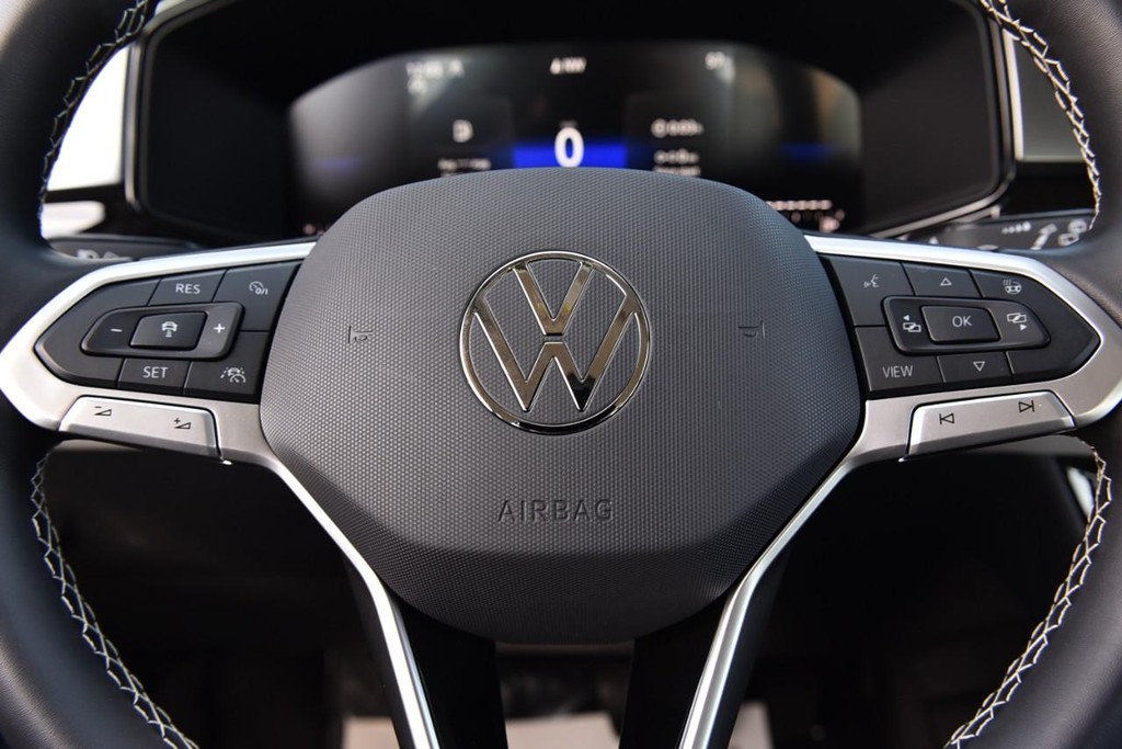 Volkswagen Taos Vehicle Full-screen Gallery Image 18