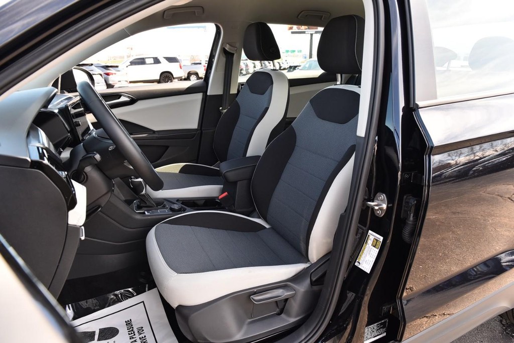 Volkswagen Taos Vehicle Full-screen Gallery Image 19