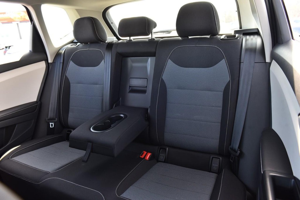 Volkswagen Taos Vehicle Full-screen Gallery Image 21