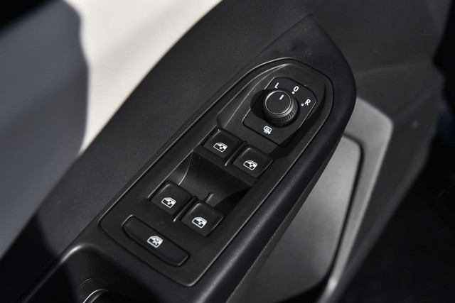 Volkswagen Taos Vehicle Image 08