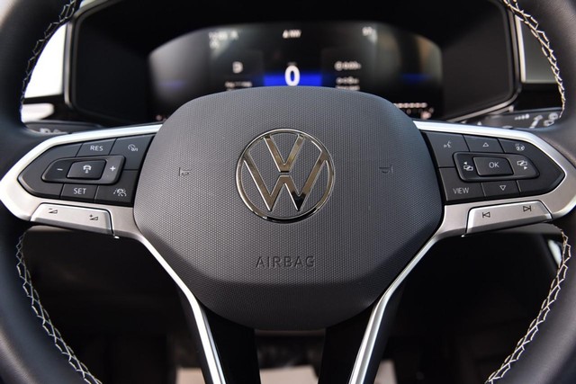 Volkswagen Taos Vehicle Image 18