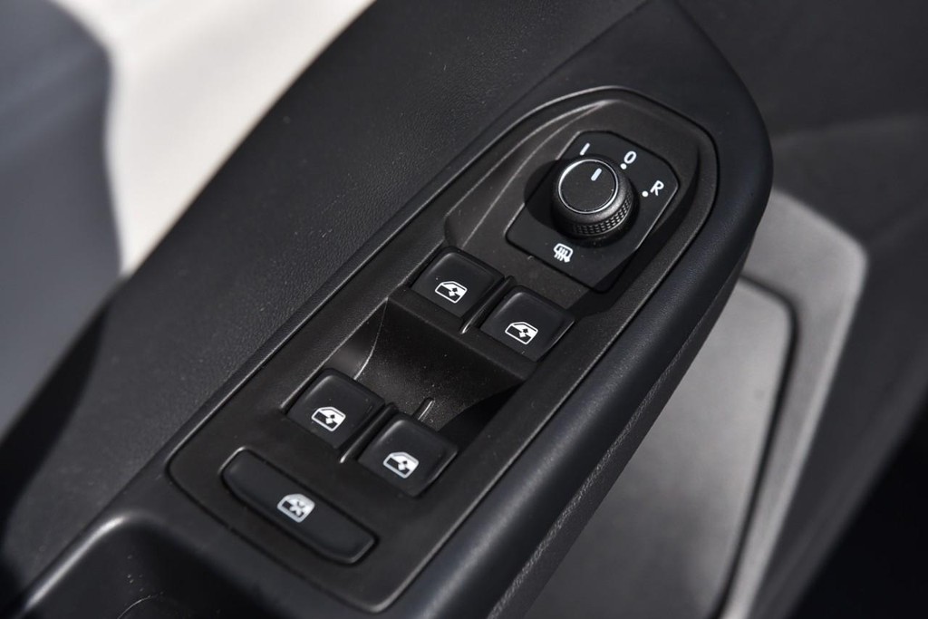 Volkswagen Taos Vehicle Full-screen Gallery Image 8