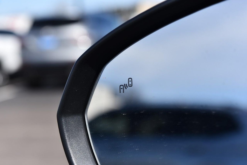 Volkswagen Taos Vehicle Full-screen Gallery Image 9