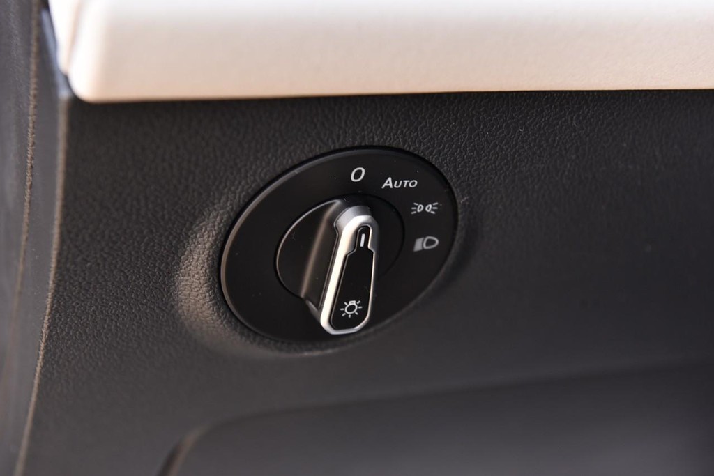 Volkswagen Taos Vehicle Full-screen Gallery Image 10