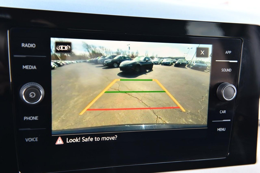 Volkswagen Taos Vehicle Full-screen Gallery Image 12