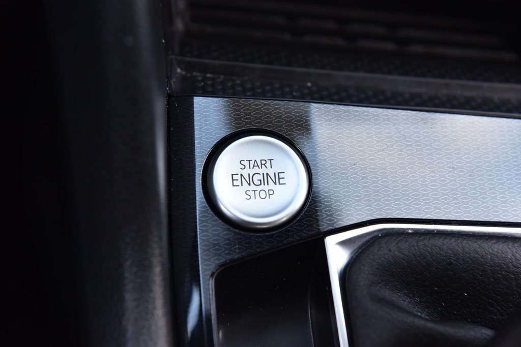 Volkswagen Taos Vehicle Full-screen Gallery Image 16