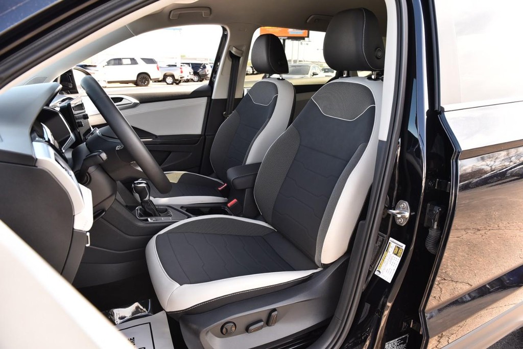 Volkswagen Taos Vehicle Full-screen Gallery Image 18