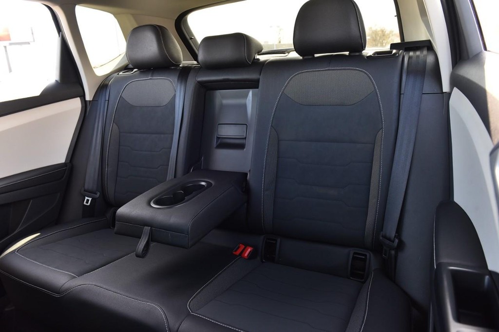 Volkswagen Taos Vehicle Full-screen Gallery Image 20