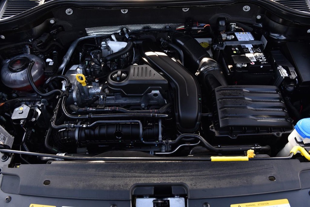 Volkswagen Taos Vehicle Full-screen Gallery Image 24