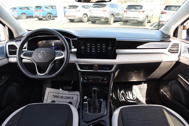 Volkswagen Taos Vehicle Image 07