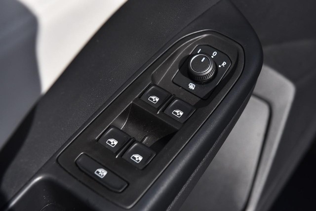 Volkswagen Taos Vehicle Image 08