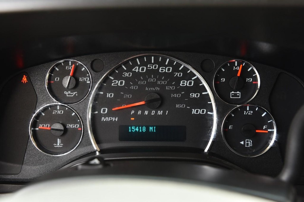 GMC Savana Cargo Van Vehicle Full-screen Gallery Image 11