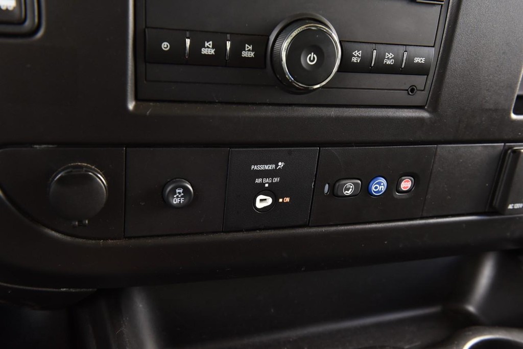 GMC Savana Cargo Van Vehicle Full-screen Gallery Image 14