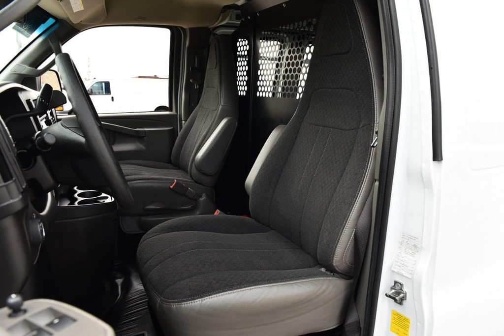 GMC Savana Cargo Van Vehicle Full-screen Gallery Image 16