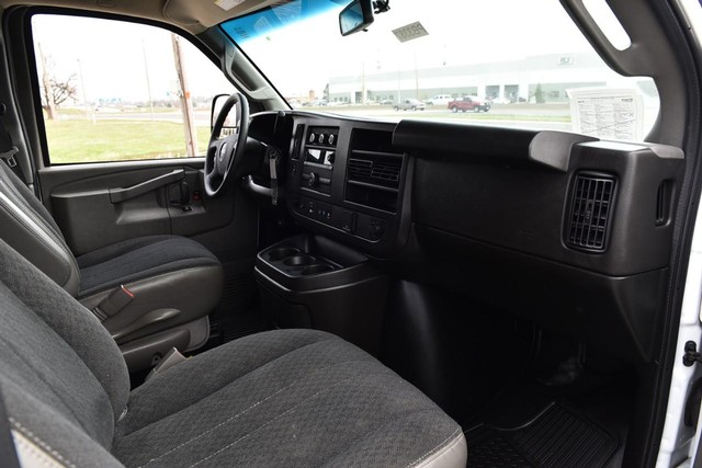 GMC Savana Cargo Van Vehicle Image 08