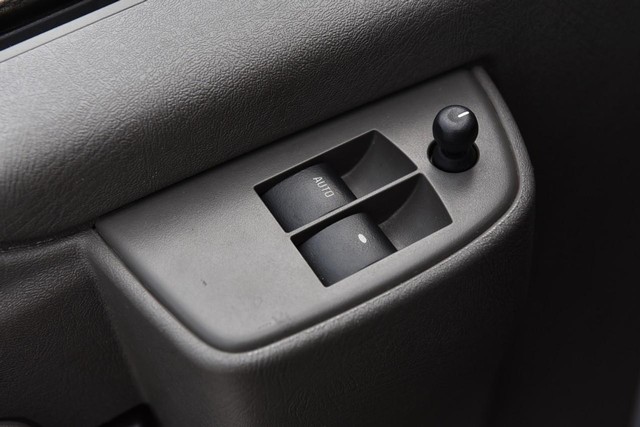 GMC Savana Cargo Van Vehicle Image 09