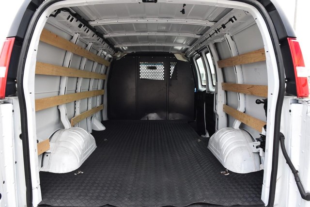 GMC Savana Cargo Van Vehicle Image 19