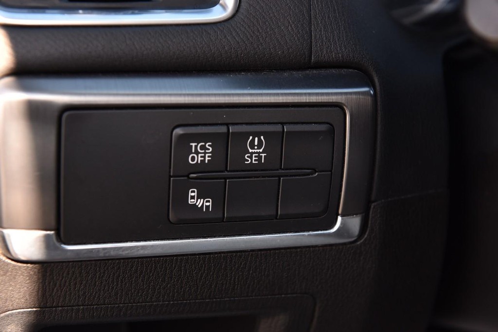 Mazda CX-5 Vehicle Full-screen Gallery Image 11