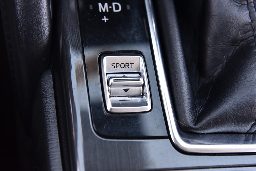 Mazda CX-5 Vehicle Full-screen Gallery Image 18