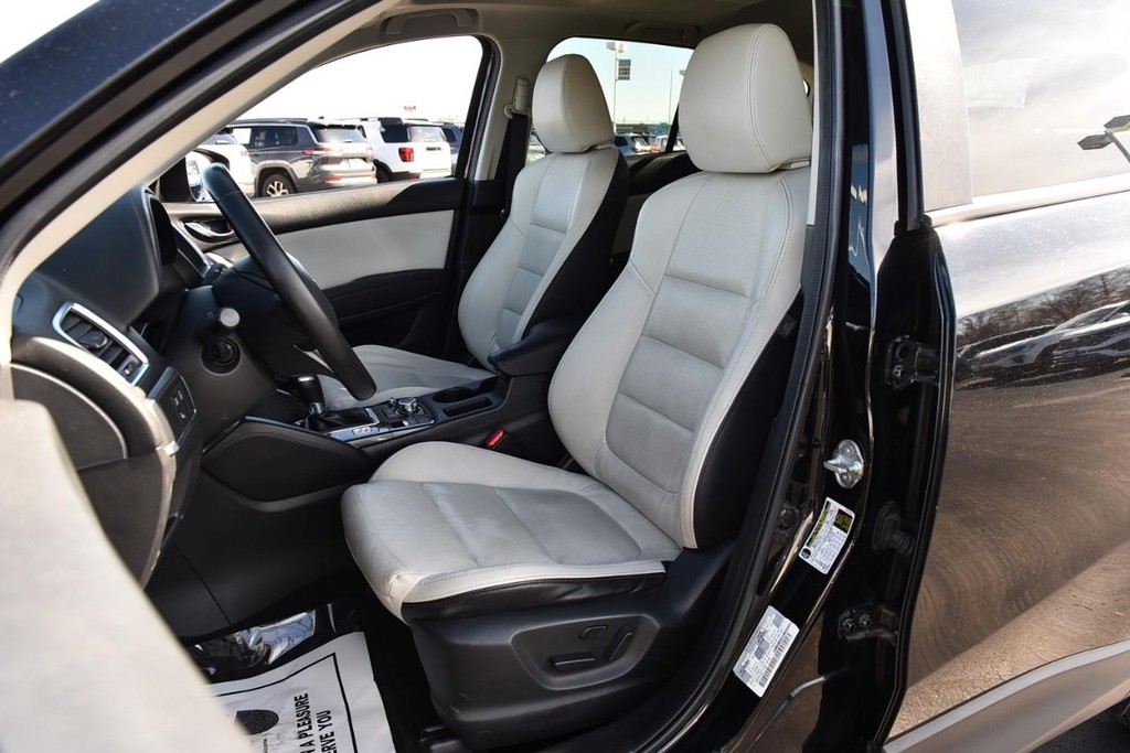 Mazda CX-5 Vehicle Full-screen Gallery Image 22