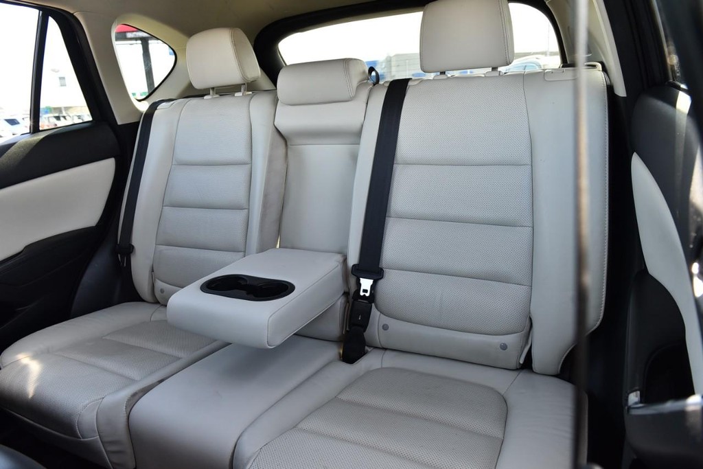 Mazda CX-5 Vehicle Full-screen Gallery Image 25