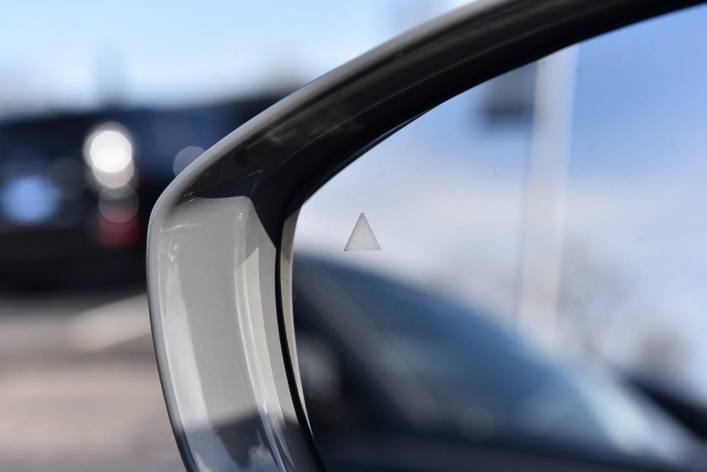 Chrysler Pacifica Vehicle Full-screen Gallery Image 11