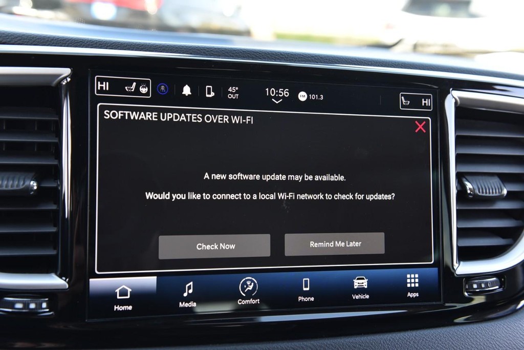 Chrysler Pacifica Vehicle Full-screen Gallery Image 15