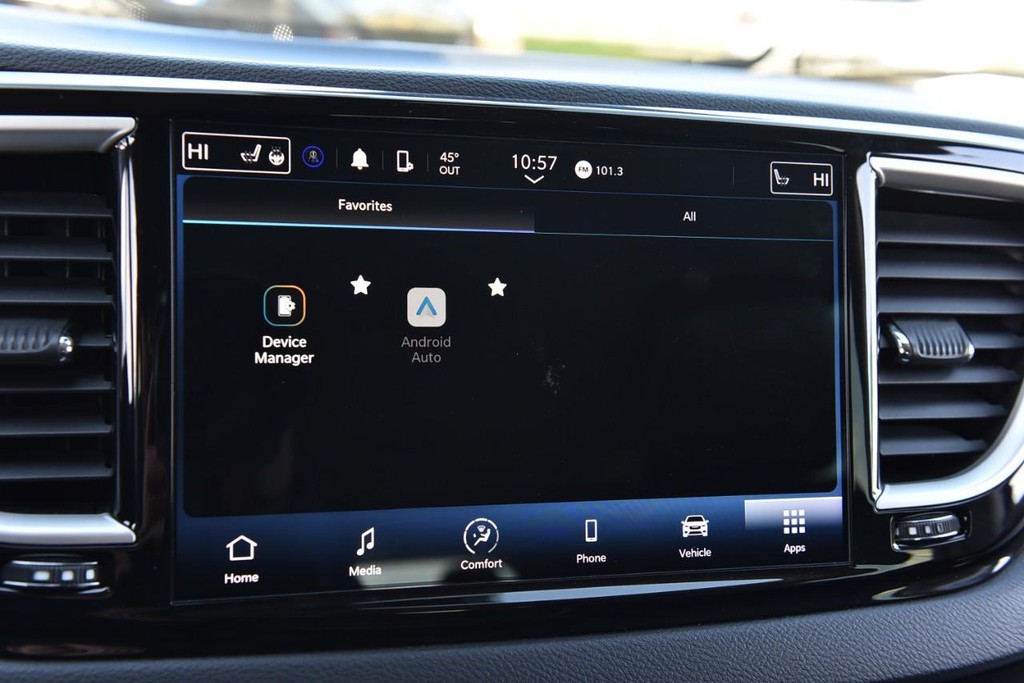 Chrysler Pacifica Vehicle Full-screen Gallery Image 17