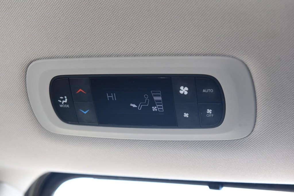 Chrysler Pacifica Vehicle Full-screen Gallery Image 25