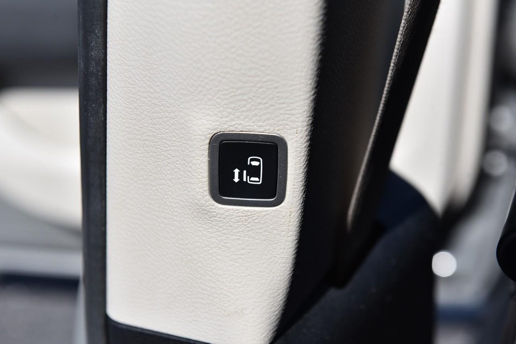 Chrysler Pacifica Vehicle Full-screen Gallery Image 26