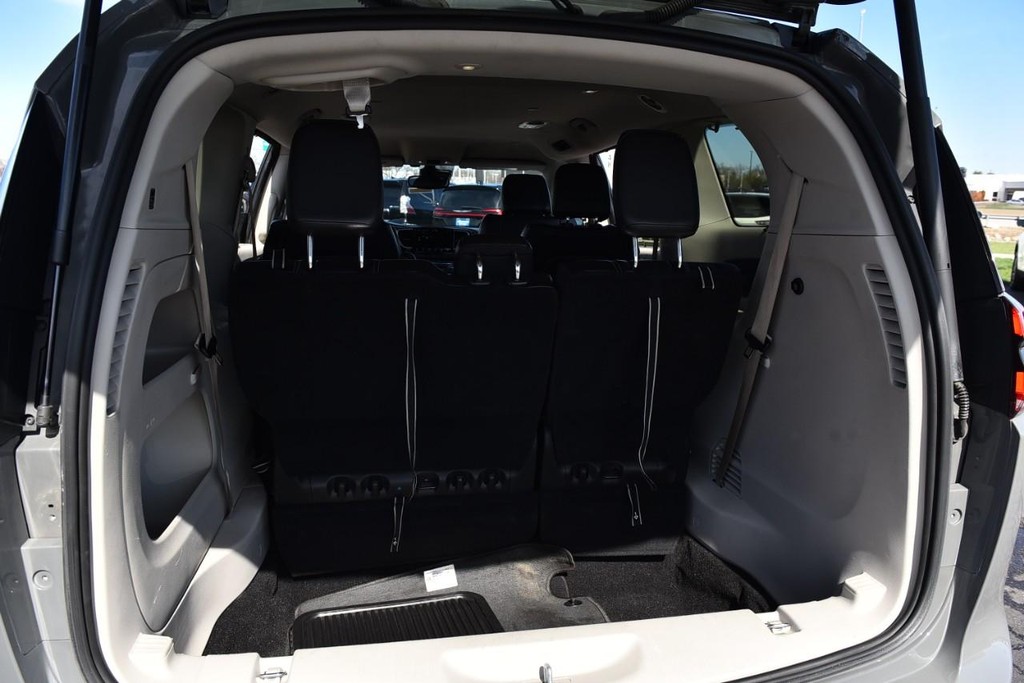 Chrysler Pacifica Vehicle Full-screen Gallery Image 28