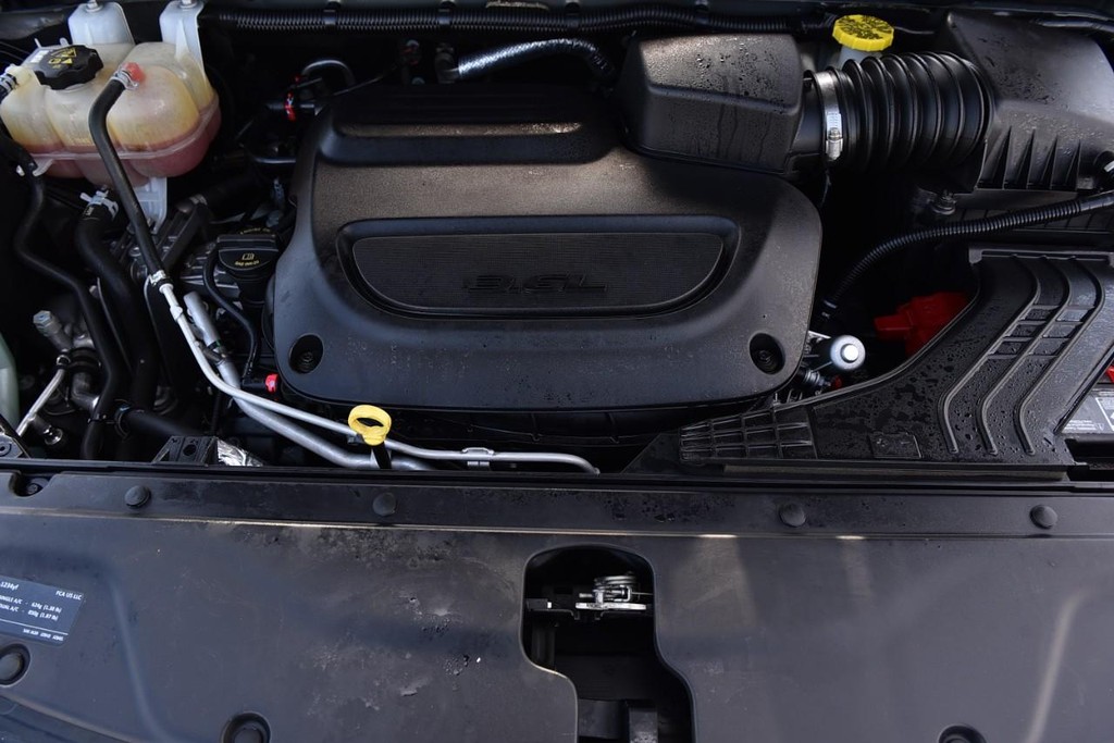 Chrysler Pacifica Vehicle Full-screen Gallery Image 30