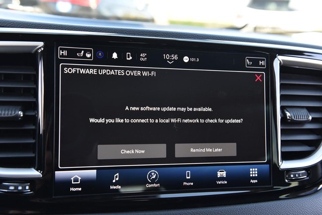 Chrysler Pacifica Vehicle Image 15