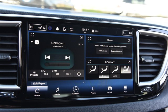 Chrysler Pacifica Vehicle Image 16