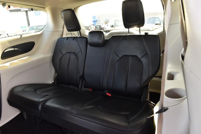 Chrysler Pacifica Vehicle Image 27