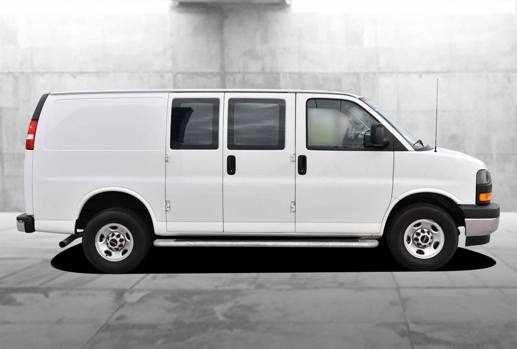 GMC Savana Cargo Van Vehicle Full-screen Gallery Image 05