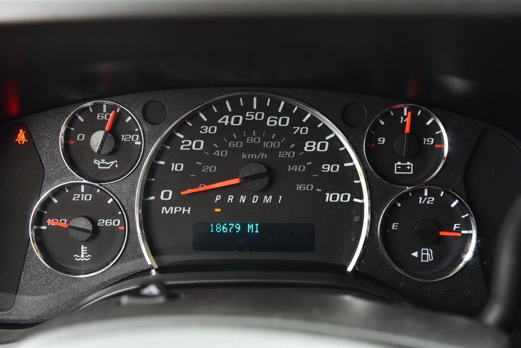 GMC Savana Cargo Van Vehicle Full-screen Gallery Image 11