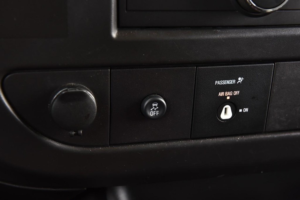 GMC Savana Cargo Van Vehicle Full-screen Gallery Image 14