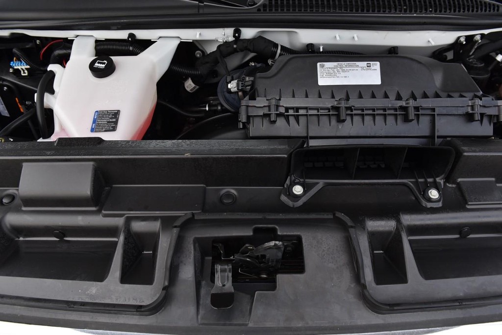 GMC Savana Cargo Van Vehicle Full-screen Gallery Image 20