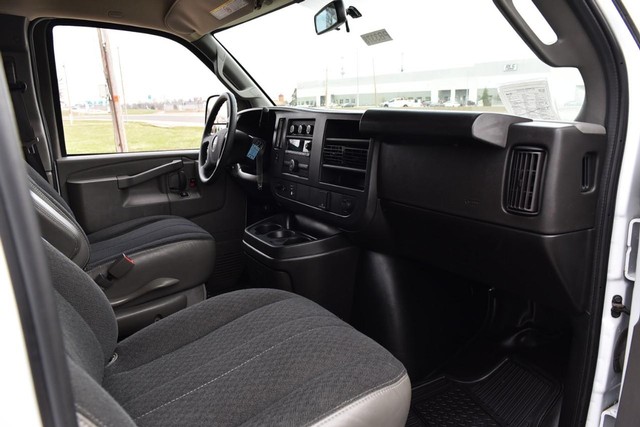GMC Savana Cargo Van Vehicle Image 08