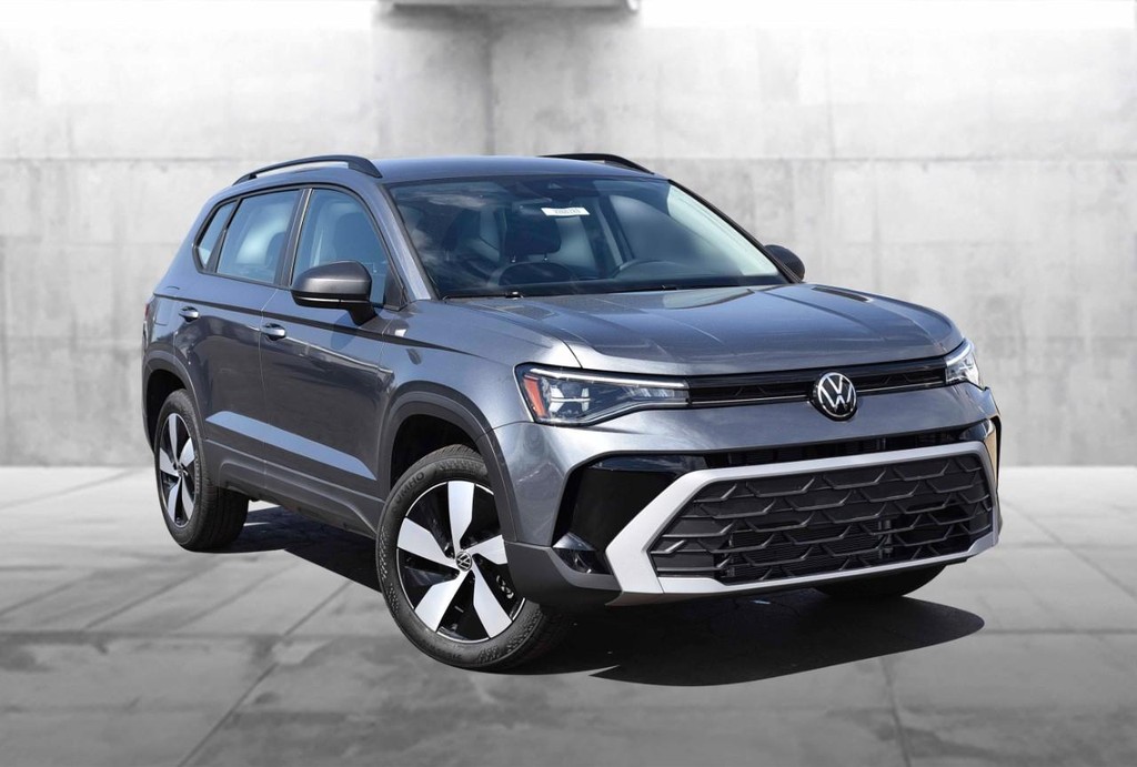 Volkswagen Taos Vehicle Full-screen Gallery Image 2