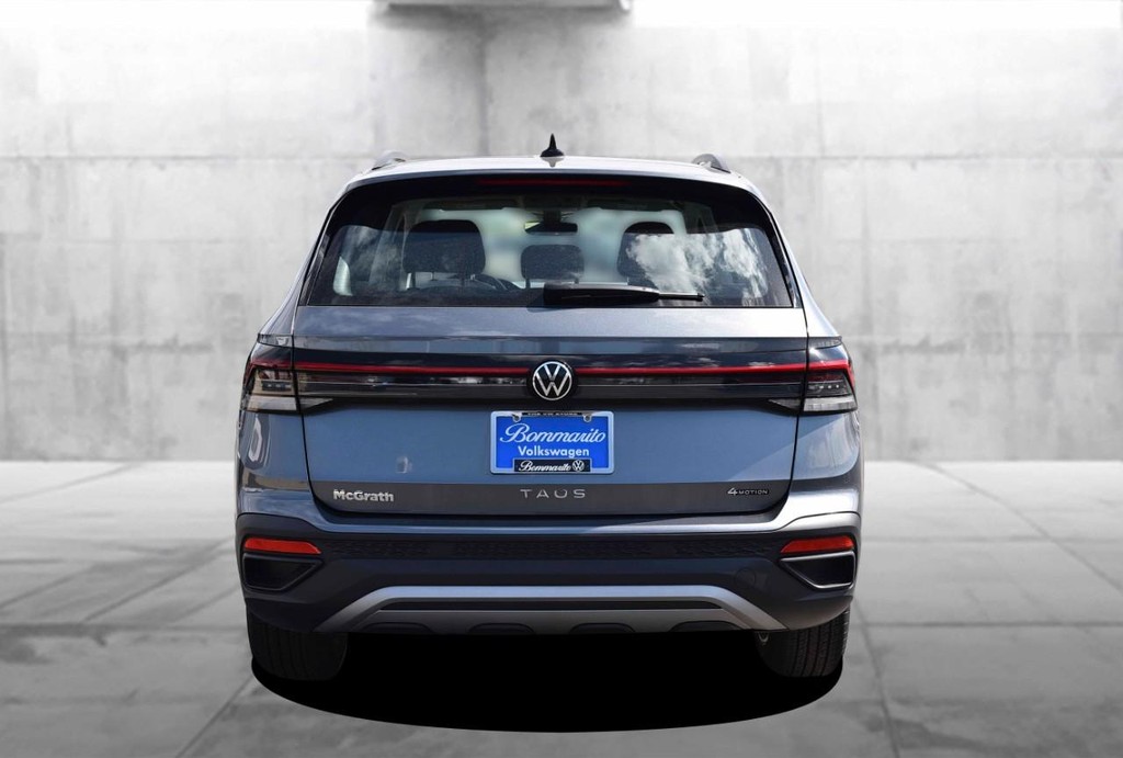 Volkswagen Taos Vehicle Full-screen Gallery Image 6