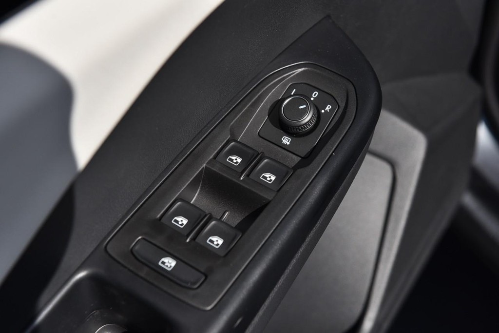 Volkswagen Taos Vehicle Full-screen Gallery Image 8