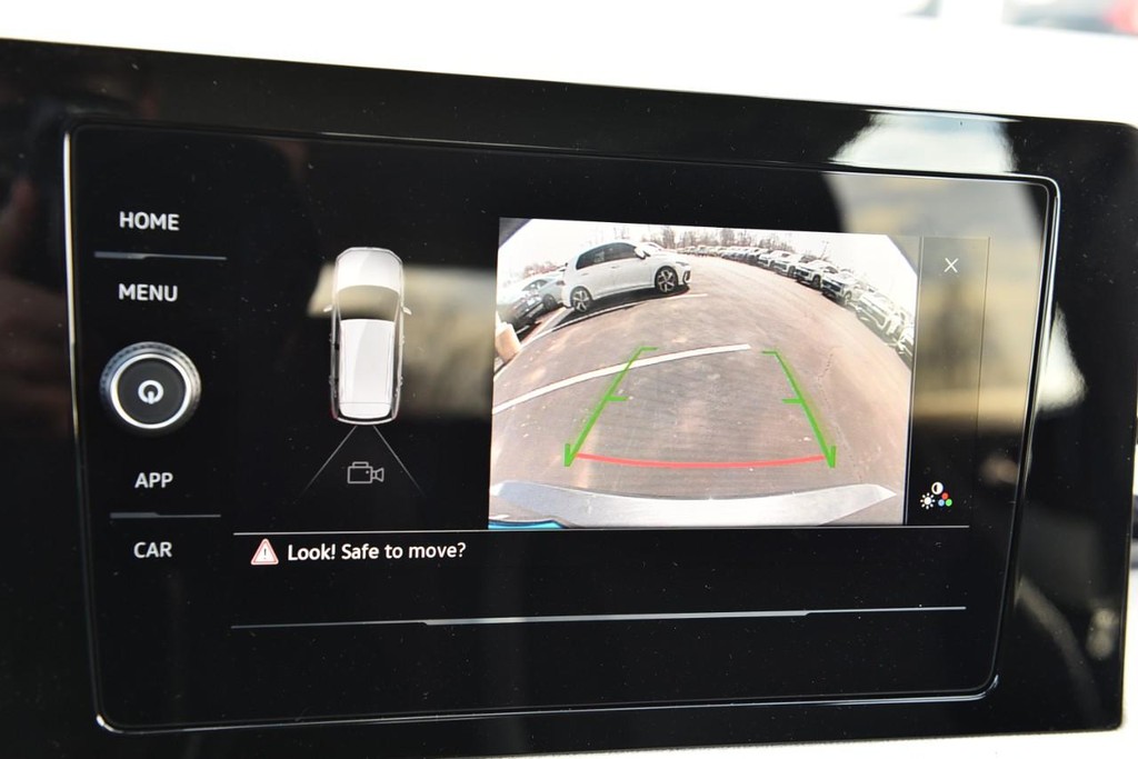 Volkswagen Taos Vehicle Full-screen Gallery Image 12