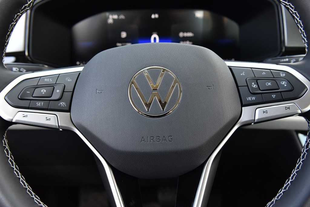 Volkswagen Taos Vehicle Full-screen Gallery Image 18