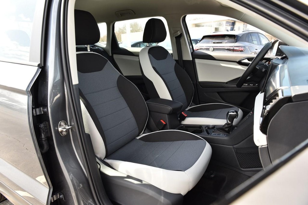 Volkswagen Taos Vehicle Full-screen Gallery Image 20