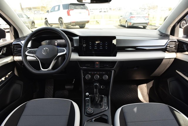 Volkswagen Taos Vehicle Image 07