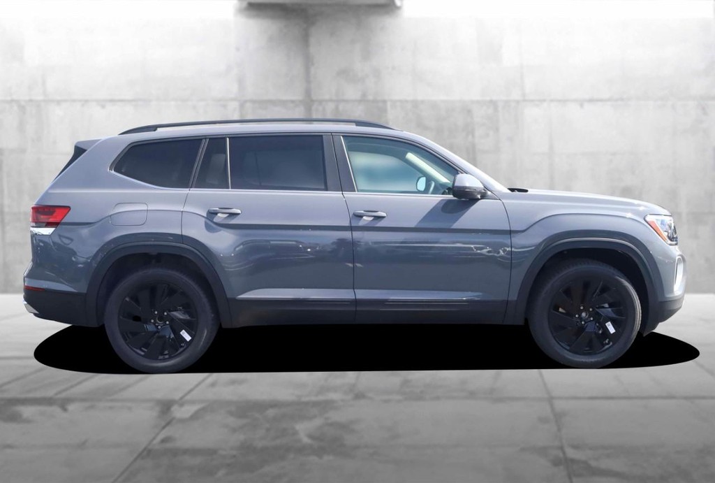 Volkswagen Atlas Vehicle Full-screen Gallery Image 5