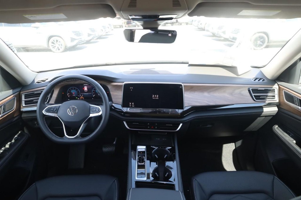 Volkswagen Atlas Vehicle Full-screen Gallery Image 7